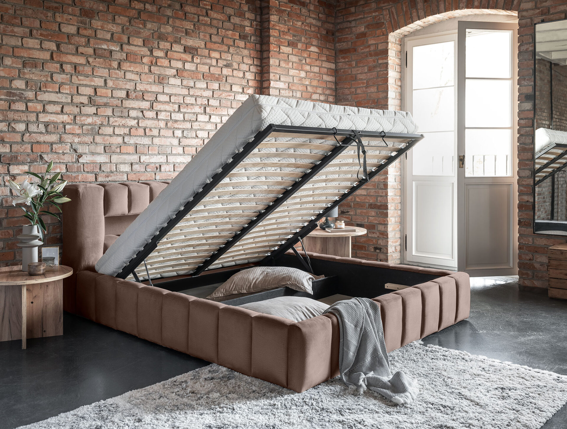 Lamica gulta 180x200 + metāla rāmis/gāze/konteiners — 6 attēls