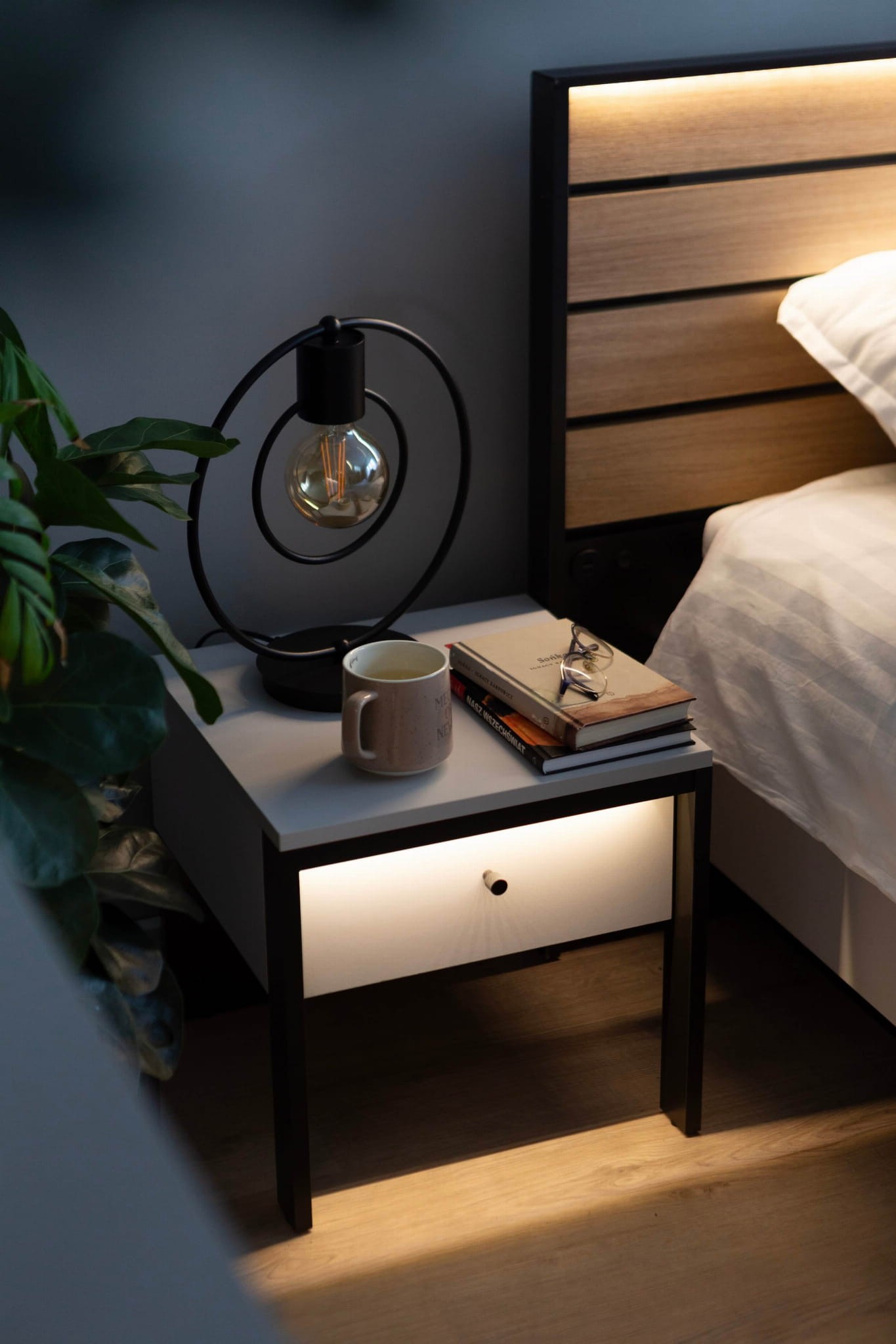 GRIS GS-05 naktsskapītis | LED apgaismojums | pelēks + melns — 6 attēls