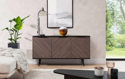 Tullio kumode 150 cm, grafīta melna/kapteiņa klāja krāsa – eleganta kumode ar intriģējošu dizainu un dizainera apdarinātiem rokturiem.